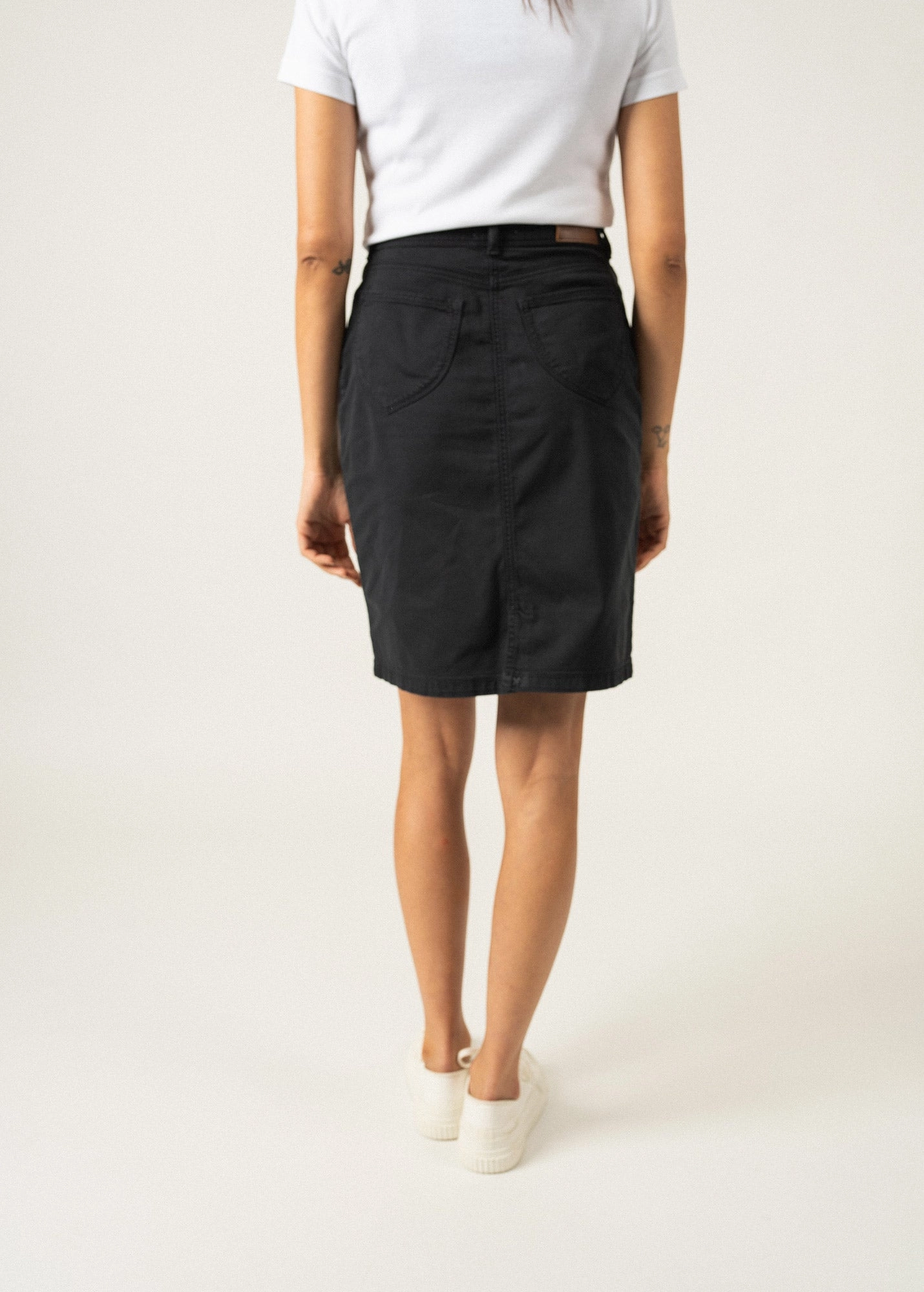 ELFY - Stretch Straight Skirt in Colorful Denim (NAVY)