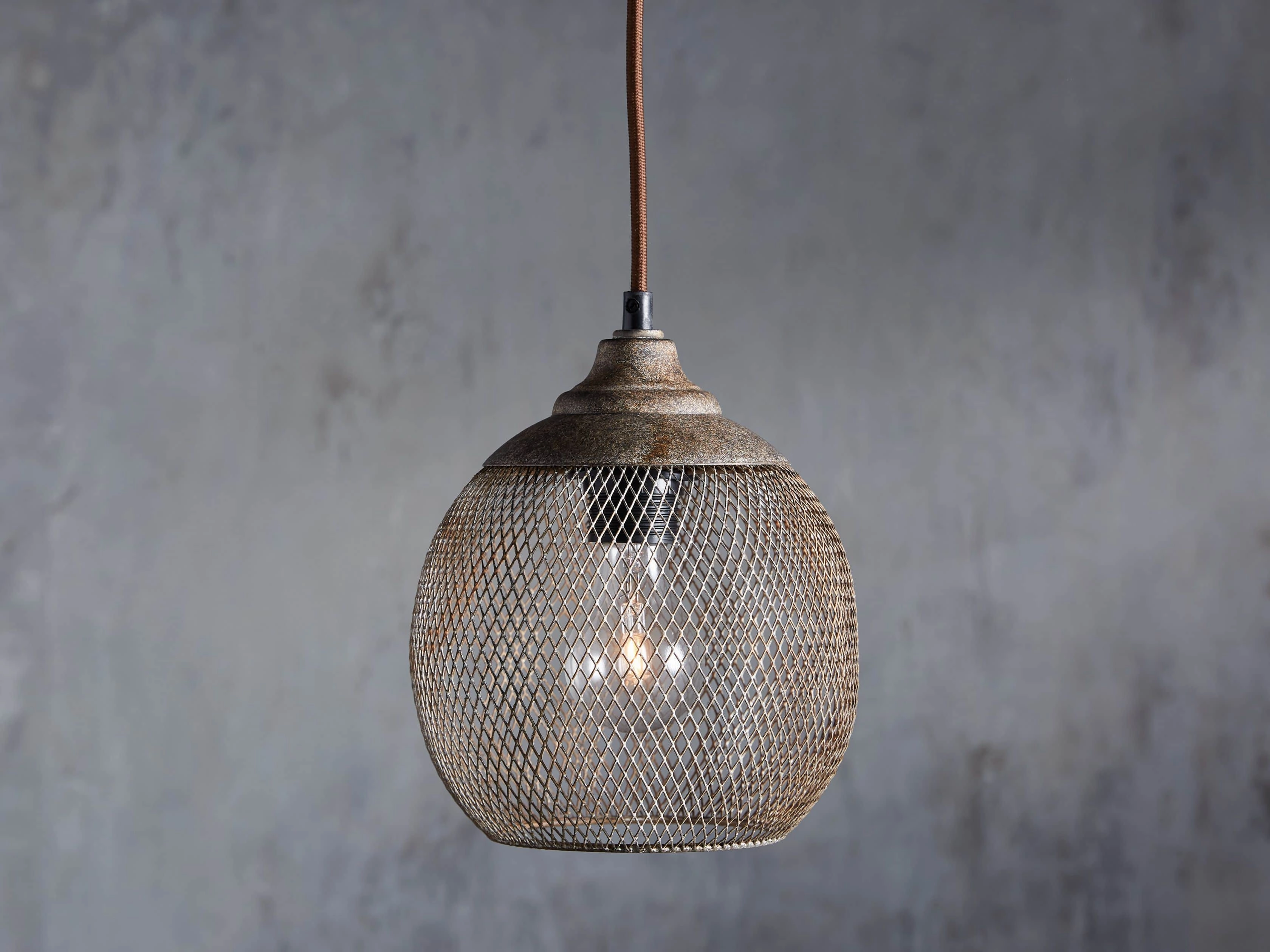 Lanister Mesh Pendant