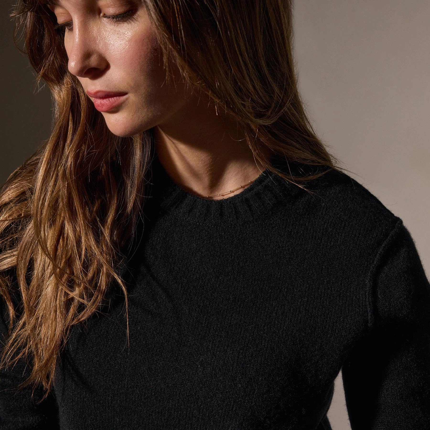 Soft Featherweight Cashmere Cropped Sweater - Black