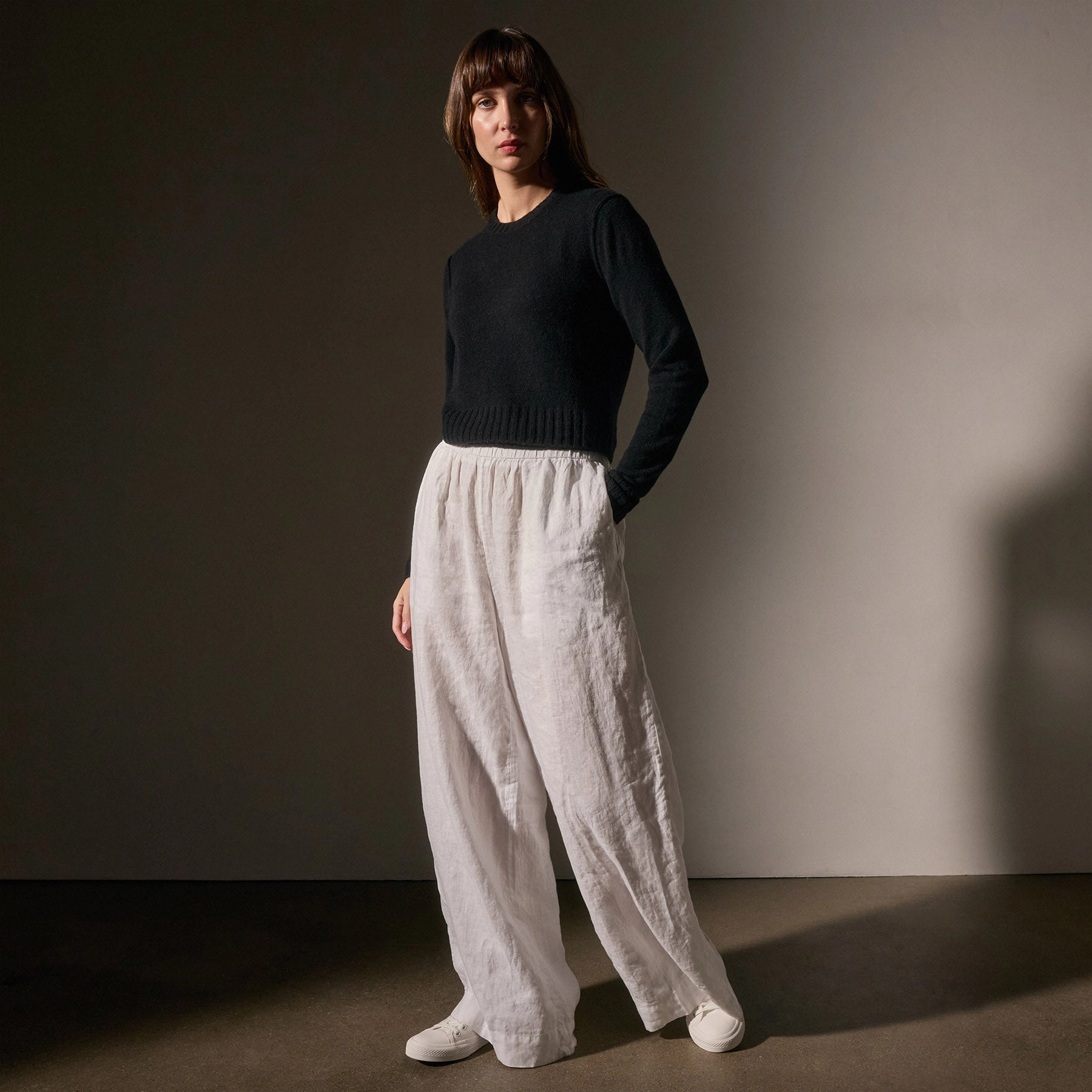 Soft Featherweight Cashmere Cropped Sweater - Black