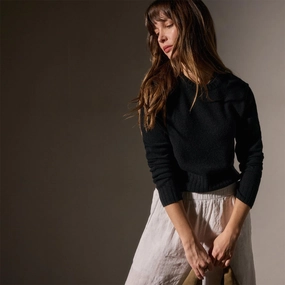 Soft Featherweight Cashmere Cropped Sweater - Black