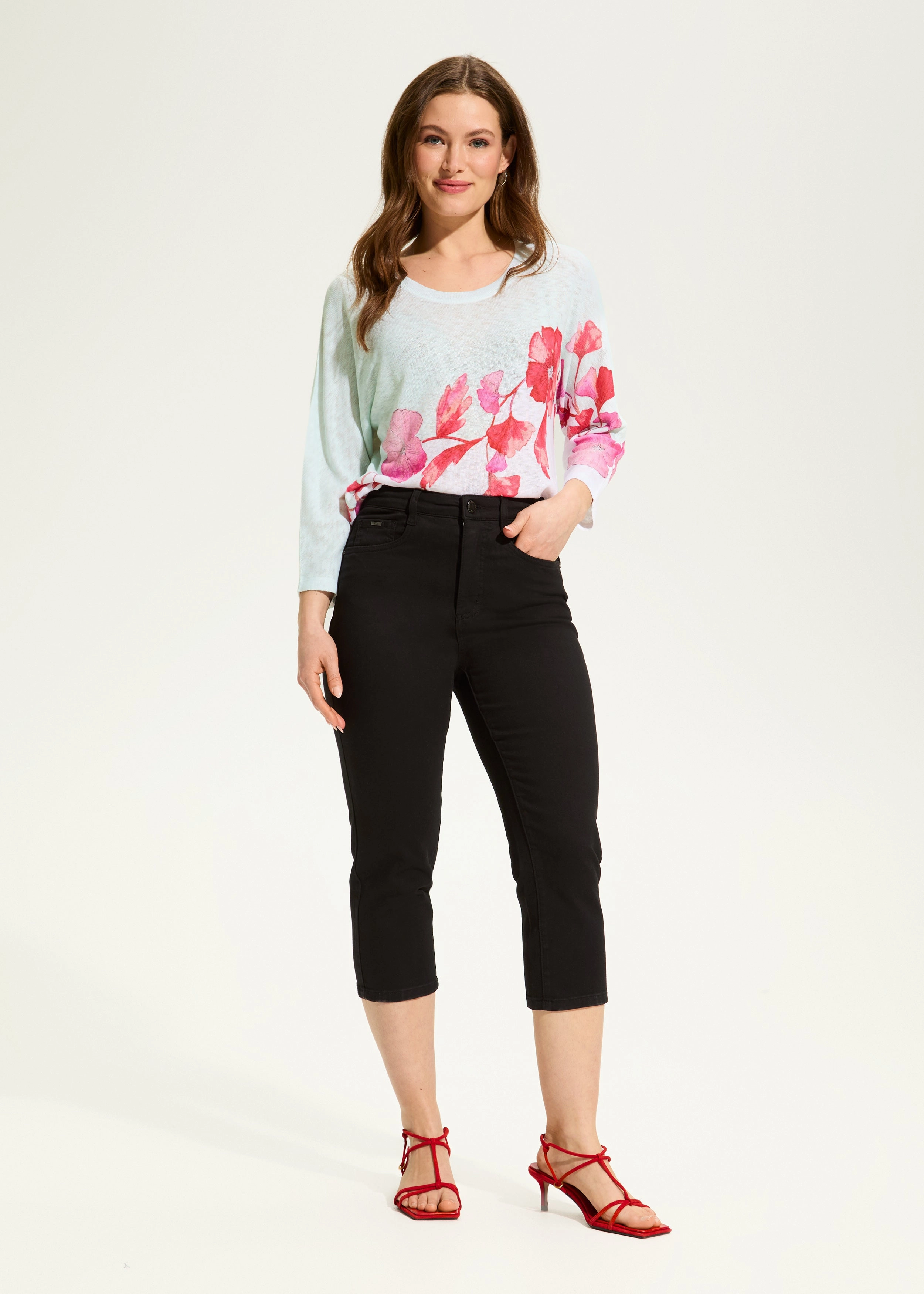 Suzanne Capri, Black